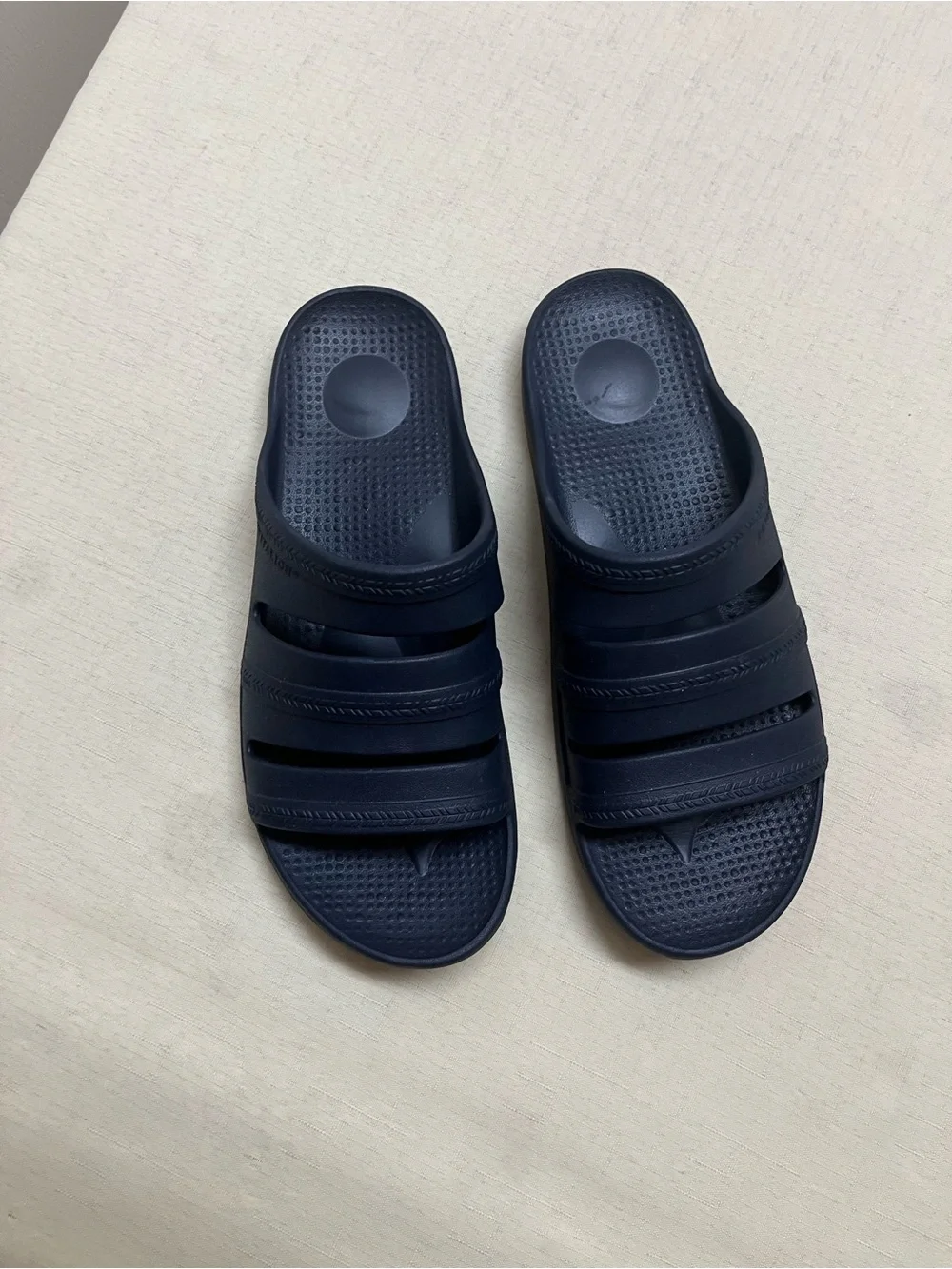 NWOT Revitalign 11W navy Orthotic Washable Pool Slide Sandals